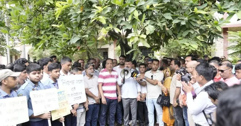 বৃক্ষ রোপণ কর্মসূচিতে ডিএনসিসির প্রশাসক